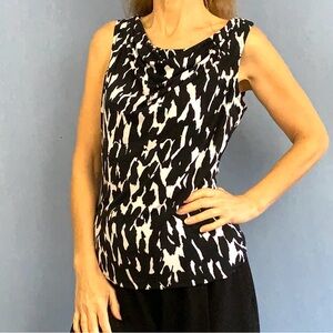 Calvin Kline EUC top. Black and white, no wrinkle, small